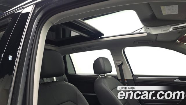 Volkswagen Tiguan Allspace 2.0 TSI Prestige 2023 — фото 16