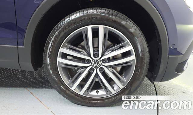 Volkswagen Tiguan Allspace 2.0 TSI Prestige 2023 — фото 21