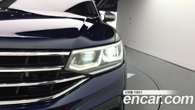 Volkswagen Tiguan Allspace 2.0 TSI Prestige 2023 — фото 22