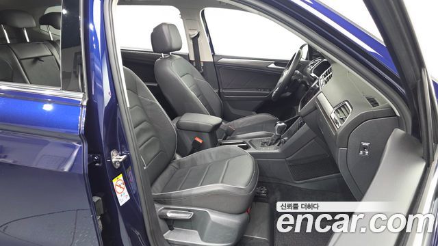 Volkswagen Tiguan Allspace 2.0 TSI Prestige 2023 — фото 26