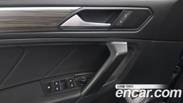 Volkswagen Tiguan Allspace 2.0 TSI Prestige 2023 — фото 30