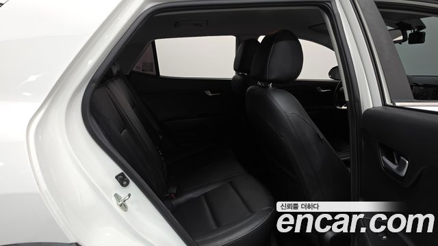 Kia Stonic 1.4 Trendy 2018 — фото 11
