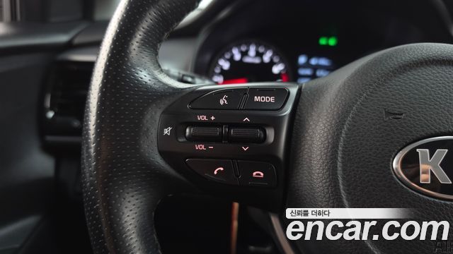 Kia Stonic 1.4 Trendy 2018 — фото 17