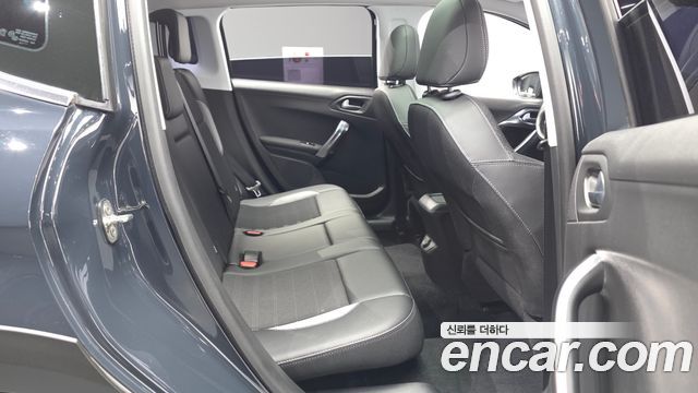 Peugeot 2008 1.5 BlueHDi Allure 2019 — фото 12
