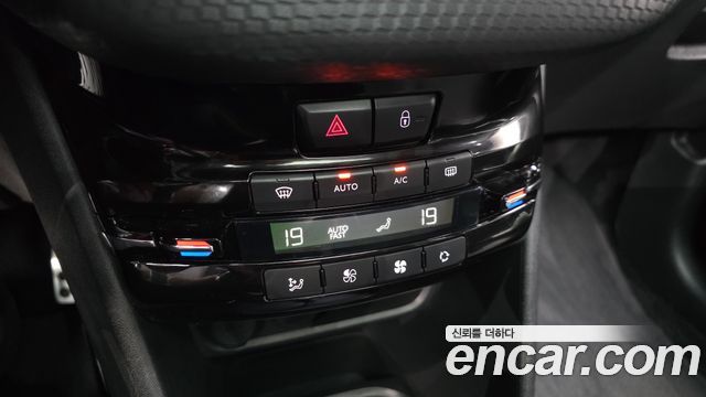 Peugeot 2008 1.5 BlueHDi Allure 2019 — фото 16