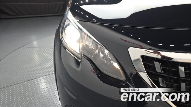Peugeot 2008 1.5 BlueHDi Allure 2019 — фото 22