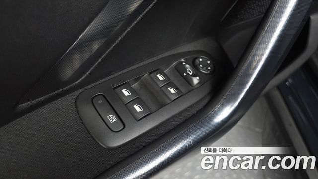 Peugeot 2008 1.5 BlueHDi Allure 2019 — фото 29