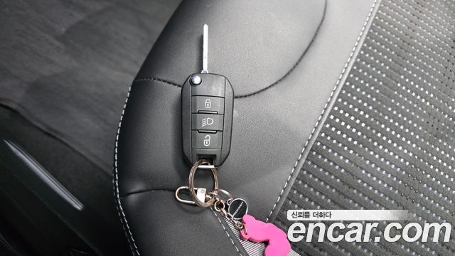 Peugeot 2008 1.5 BlueHDi Allure 2019 — фото 31
