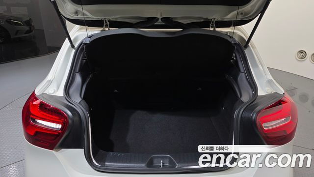 Mercedes-Benz A-Class (W176) A200 2018 — фото 15