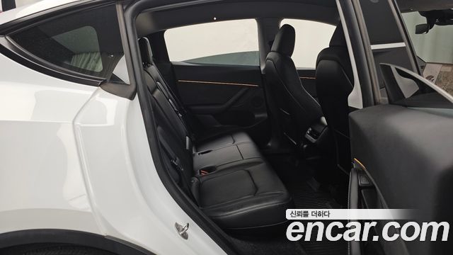 Tesla Model Y RWD 2023 — фото 12