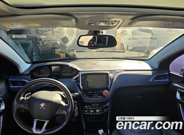 Peugeot 2008 1.6 e-HDi Feline 2015 — фото 3