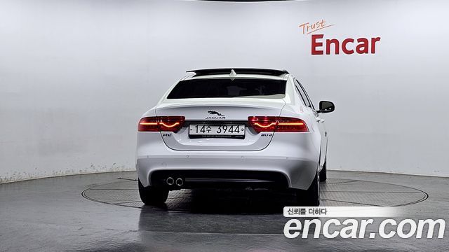 Jaguar XE 20d Prestige 2017 — фото 4
