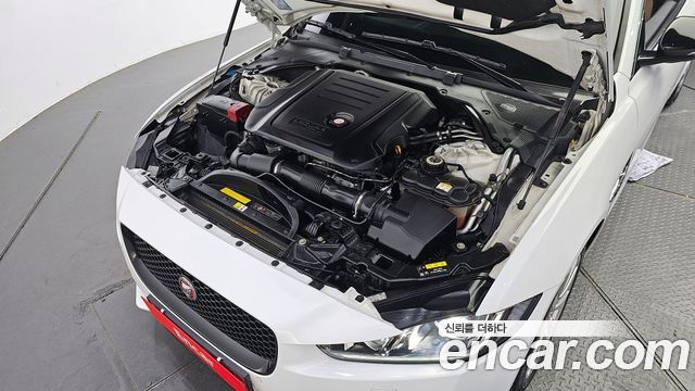 Jaguar XE 20d Prestige 2017 — фото 6