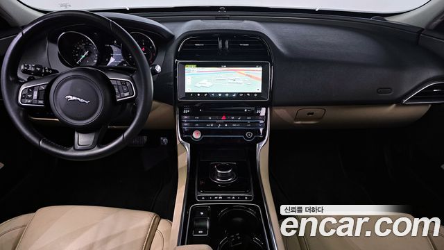 Jaguar XE 20d Prestige 2017 — фото 7