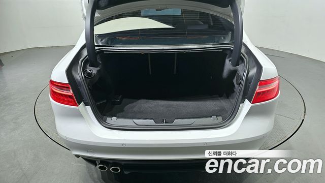 Jaguar XE 20d Prestige 2017 — фото 20