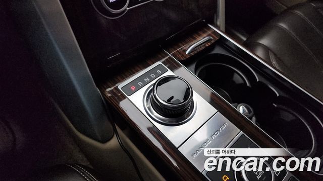 Land Rover Range Rover (IV) 4.4 SDV8 Vogue SE DIESEL 2017 — фото 9