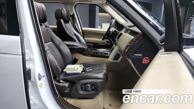 Land Rover Range Rover (IV) 4.4 SDV8 Vogue SE DIESEL 2017 — фото 11