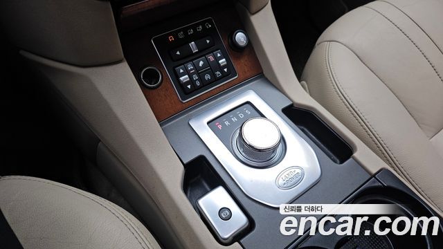 Land Rover Discovery 4 3.0 SDV6 SE 2016 — фото 9