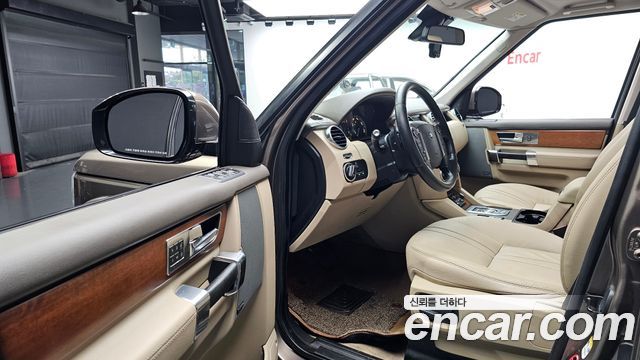 Land Rover Discovery 4 3.0 SDV6 SE 2016 — фото 16