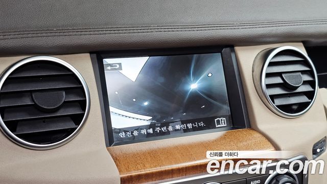 Land Rover Discovery 4 3.0 SDV6 SE 2016 — фото 19