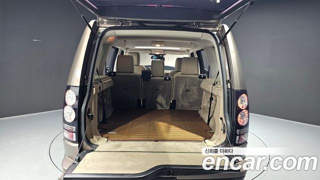 Land Rover Discovery 4 3.0 SDV6 SE 2016 — фото 24