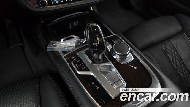 BMW 7 Series (G11) 750Li xDrive 2017 — фото 9