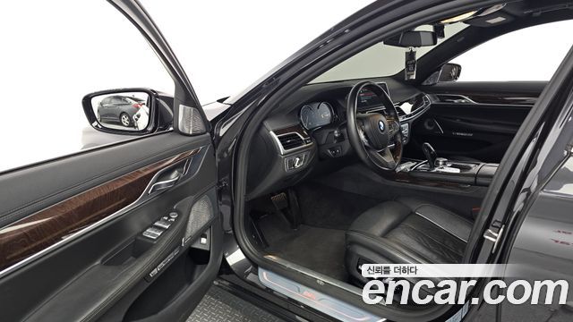 BMW 7 Series (G11) 750Li xDrive 2017 — фото 10