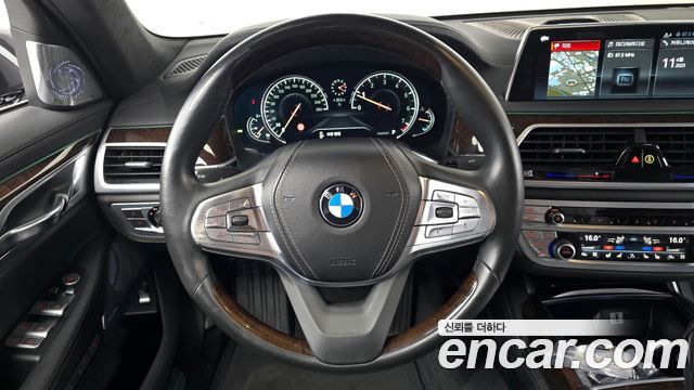 BMW 7 Series (G11) 750Li xDrive 2017 — фото 13