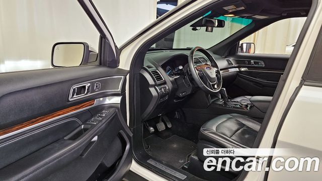 Ford Explorer 2.3 Limited 4WD 5th 2017 — фото 10