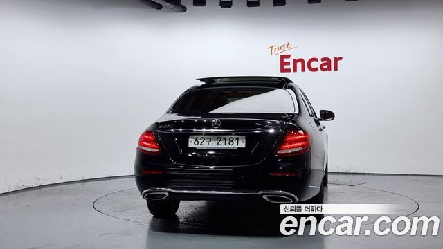 Mercedes-Benz E-Class (W213) E300 4MATIC Exclusive 2019 — фото 4