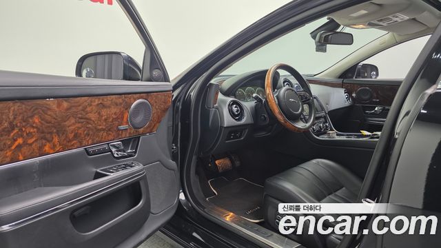 Jaguar XJ 3.0 SC Premium Luxury SWB X351 2013 — фото 12