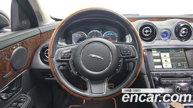 Jaguar XJ 3.0 SC Premium Luxury SWB X351 2013 — фото 13