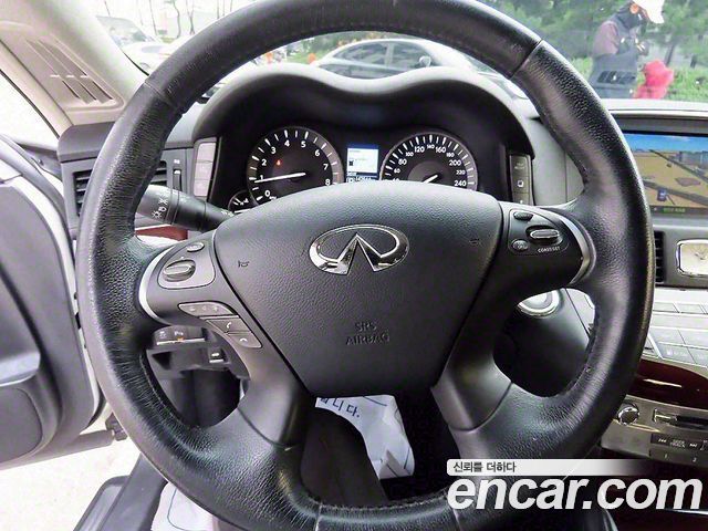 Infiniti Q70 3.7 Style 2015 — фото 8