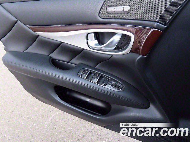 Infiniti Q70 3.7 Style 2015 — фото 15