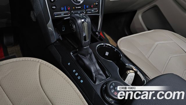 Ford Explorer 2.3 Limited 4WD 5th 2018 — фото 19
