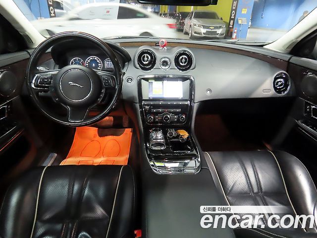 Jaguar XJ 3.0D Premium Luxury LWB X351 2016 — фото 5