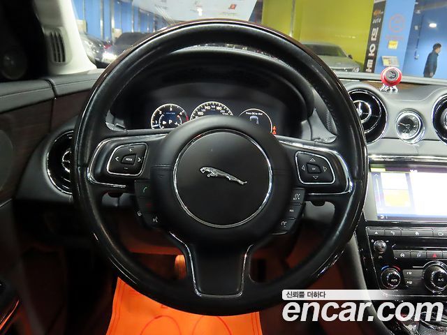 Jaguar XJ 3.0D Premium Luxury LWB X351 2016 — фото 9