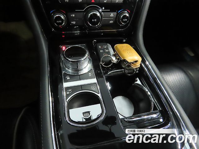 Jaguar XJ 3.0D Premium Luxury LWB X351 2016 — фото 16