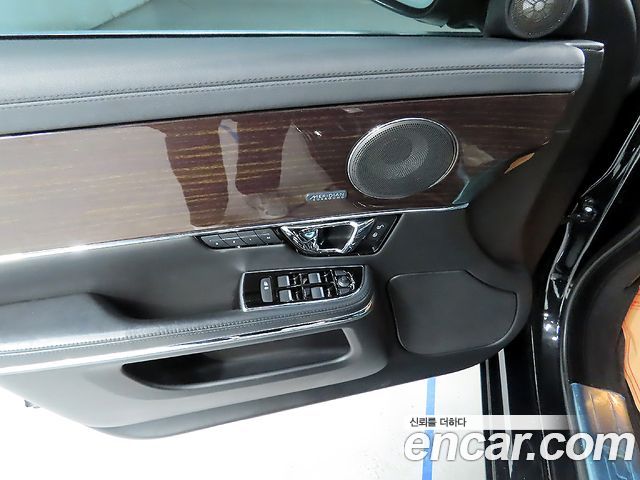 Jaguar XJ 3.0D Premium Luxury LWB X351 2016 — фото 17