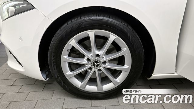 Mercedes-Benz A-Class (W177) A220 Sedan 2020 — фото 5