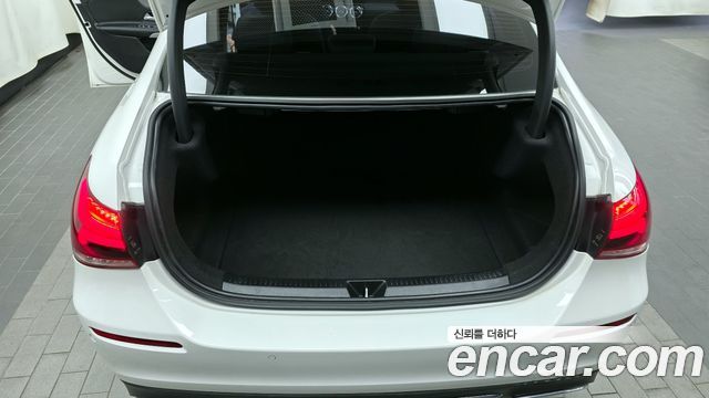Mercedes-Benz A-Class (W177) A220 Sedan 2020 — фото 24