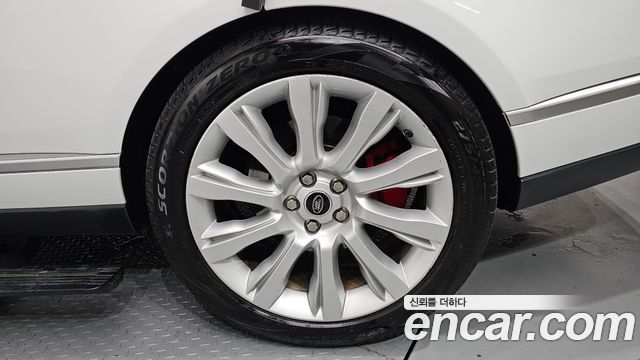Land Rover Range Rover (IV) 4.4 SDV8 AB LWB DIESEL 2016 — фото 5
