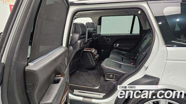 Land Rover Range Rover (IV) 4.4 SDV8 AB LWB DIESEL 2016 — фото 17