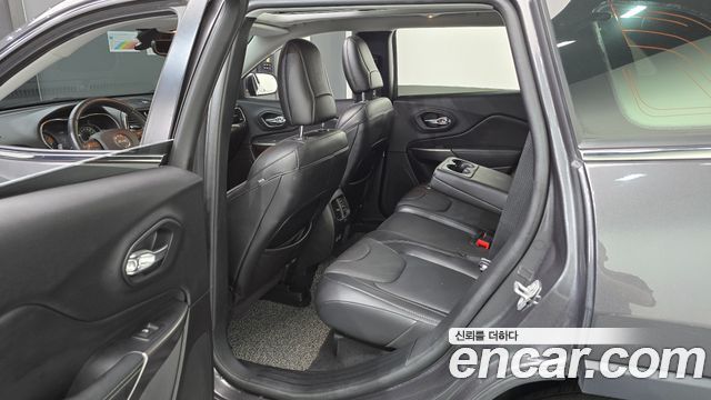 Jeep Cherokee (KL) 2.4 Limited AWD 2021 — фото 11