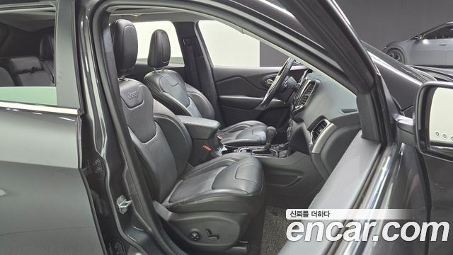 Jeep Cherokee (KL) 2.4 Limited AWD 2021 — фото 12