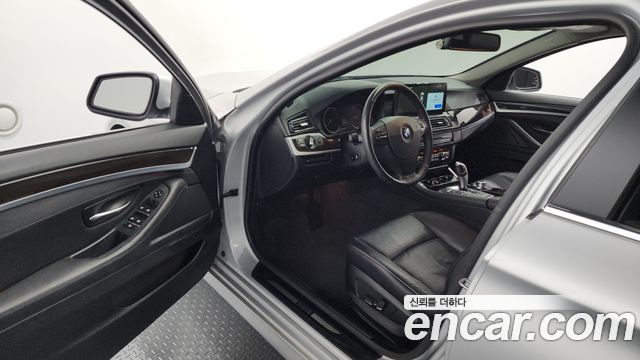 BMW 5 Series (F10) 528i xDrive 2013 — фото 10