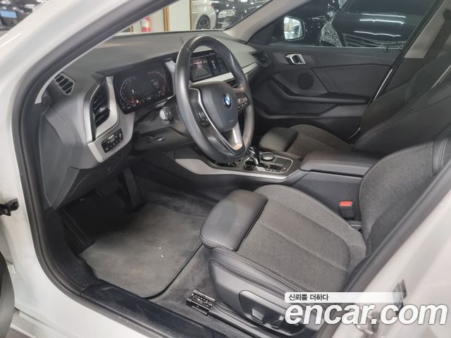 BMW 1 Series (F40) 118d Joy 2021 — фото 16