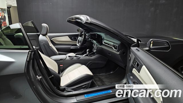 Ford Mustang (VII) 2.3 Ecoboost Premium Convertible 2024 — фото 11