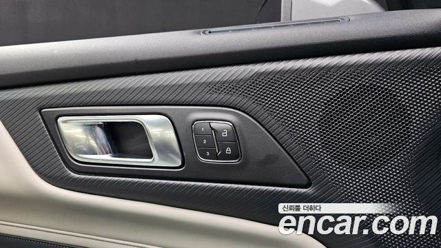 Ford Mustang (VII) 2.3 Ecoboost Premium Convertible 2024 — фото 18