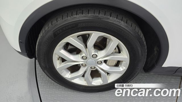 Land Rover Discovery 5 3.0 SD6 SE 2019 — фото 5